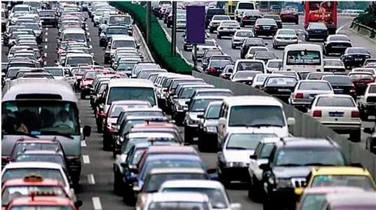 老旧小区地面停车“扩容”问题，可以多点畅想！