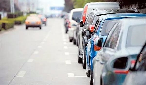 老旧小区地面停车“扩容”问题，可以多点畅想！