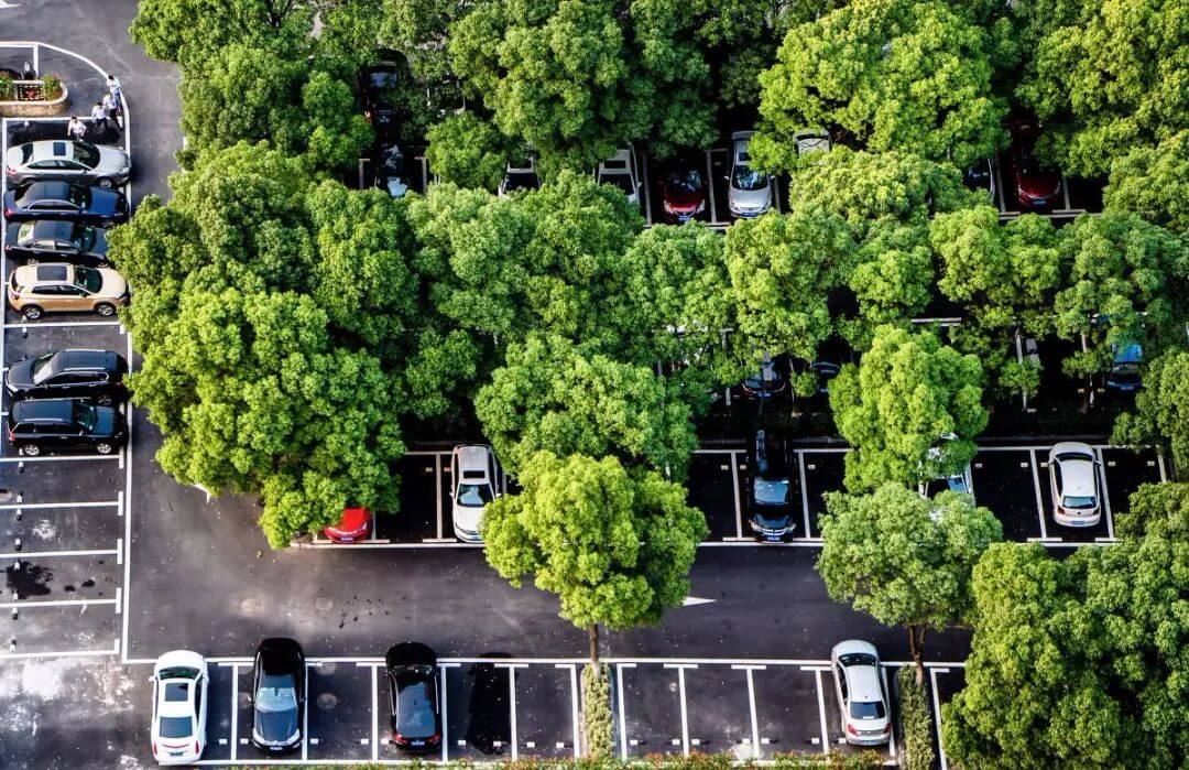 老旧小区地面停车“扩容”问题，可以多点畅想！