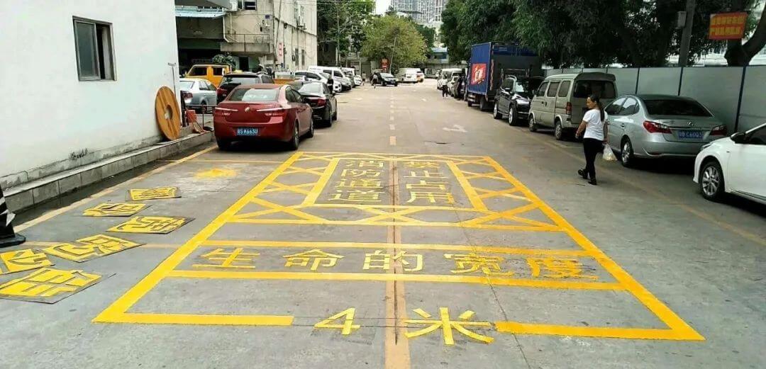 老旧小区地面停车“扩容”问题，可以多点畅想！