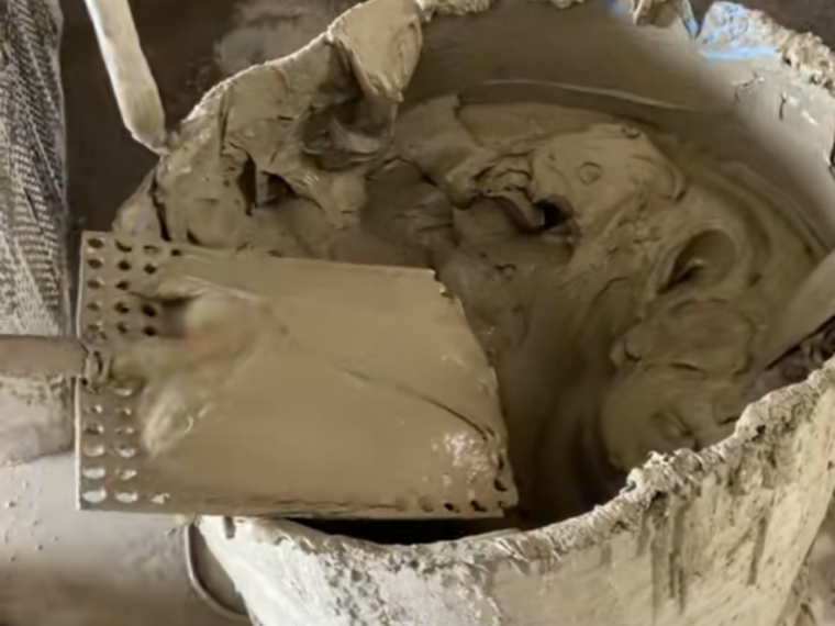 墙面抹灰如何施工不空鼓？拍浆拉毛这样干！